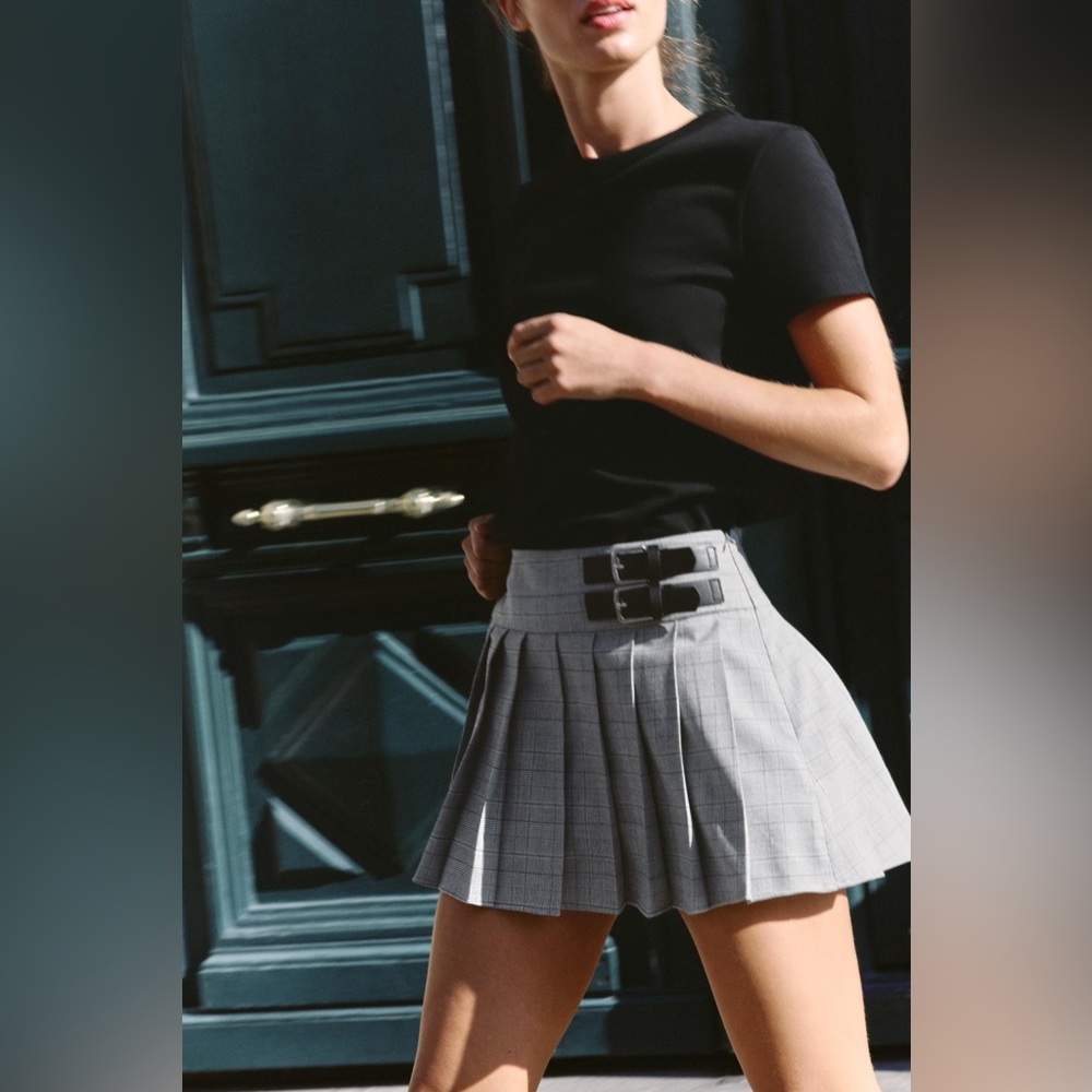 Gray Plaid Pleated Skort with Buckle Detail - Picture 4 of 11